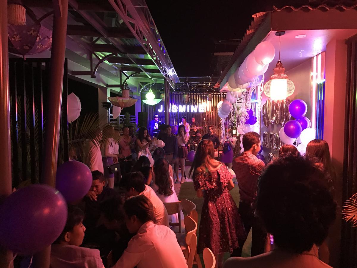 Jasmine Hotel& Sky Bar Battambang Kültér fotó